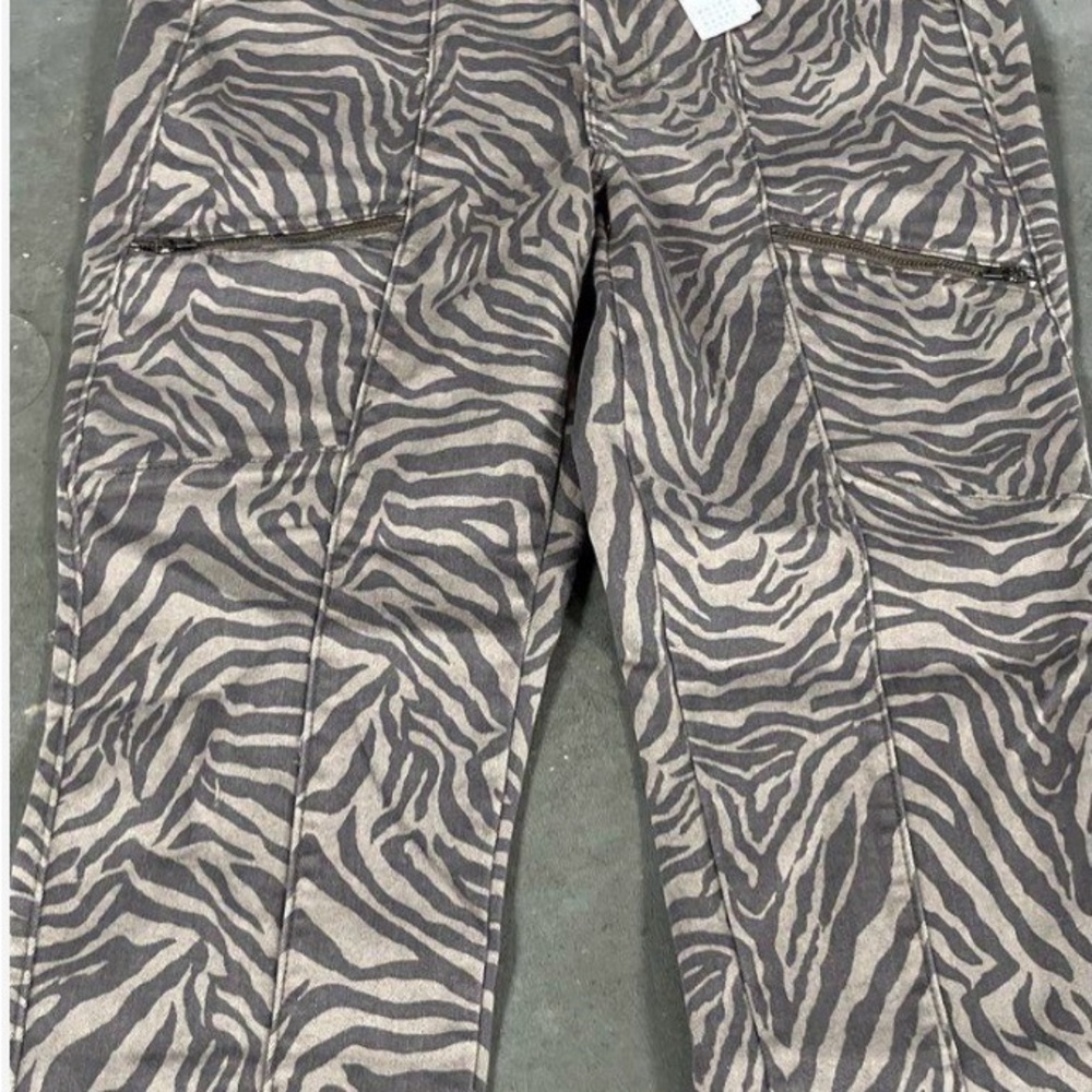Zebra Crop Pants